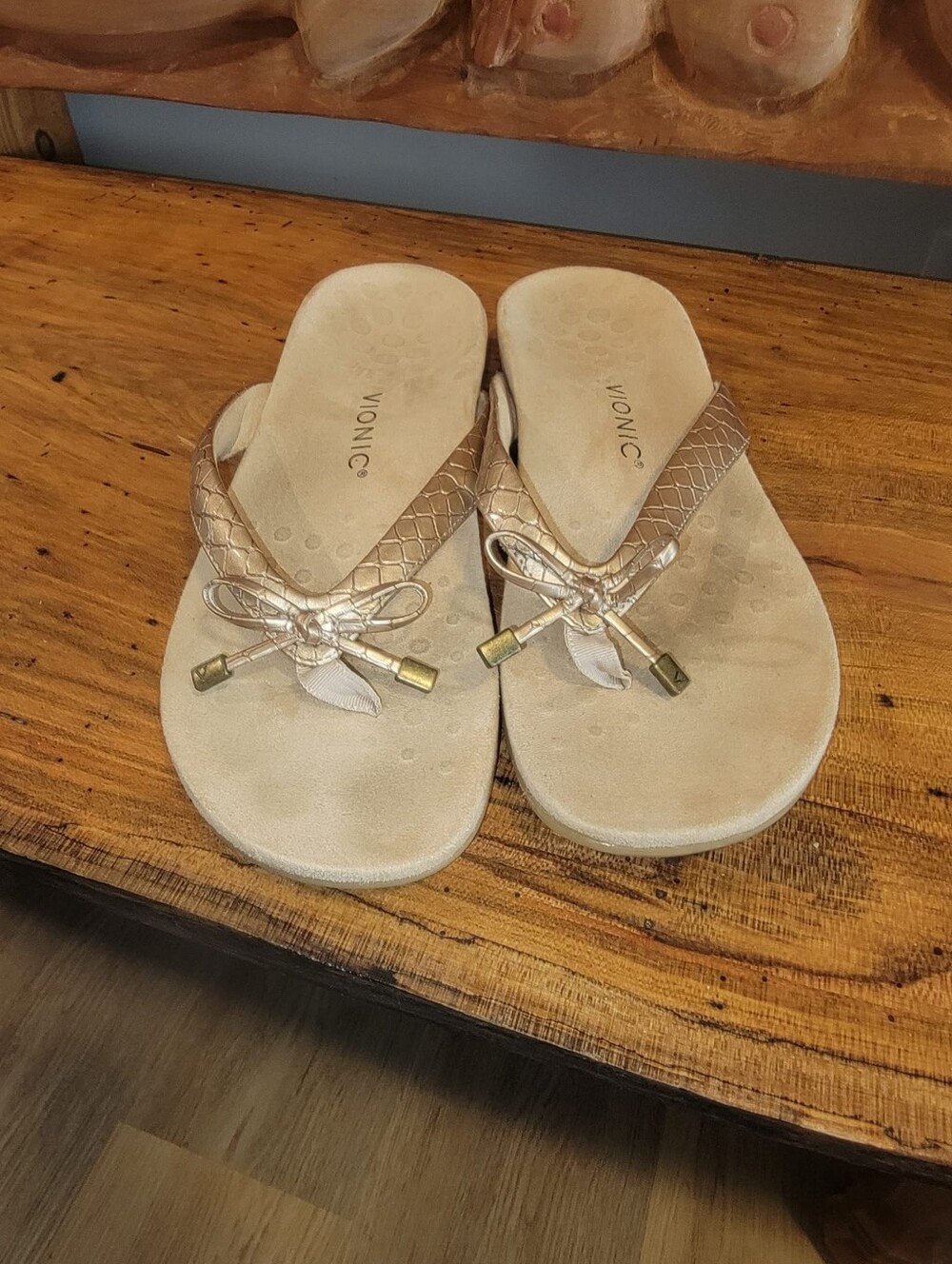 Vionic Bella Size 12 Metallic Rose Gold Bow Thong Sandals - Picture 2 of 7